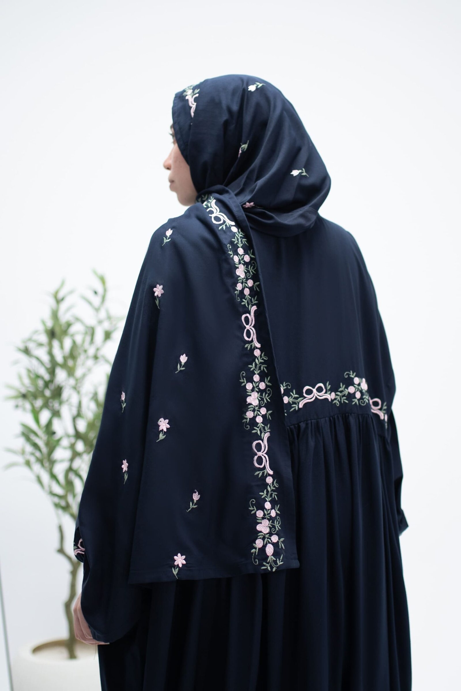 Floral Isdal_Dark Blue